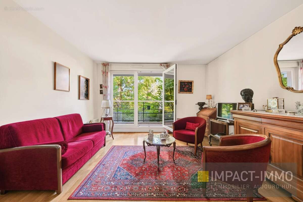Appartement à COURBEVOIE