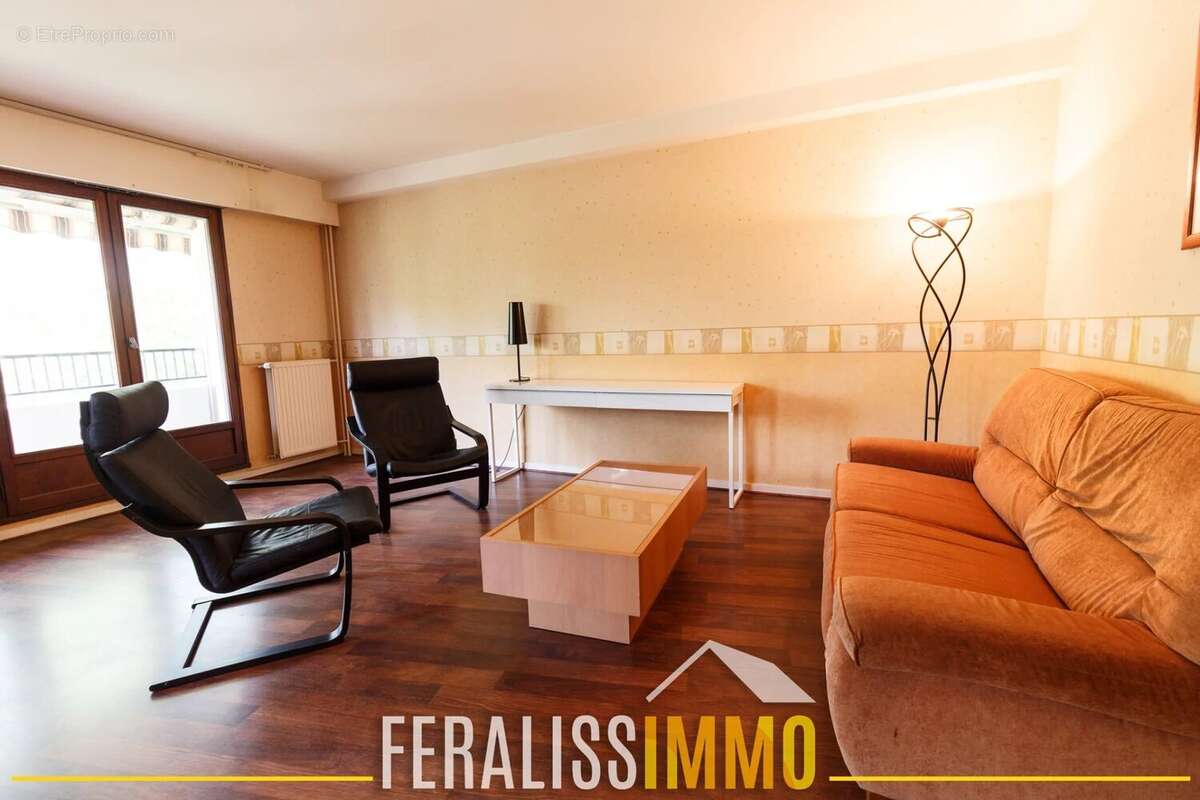 Appartement F2/F3 avec balcon, parking et cave - Emplacemen - photo 2
