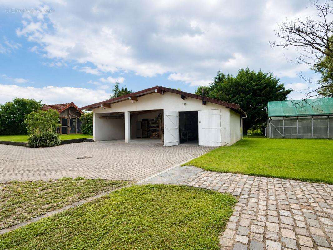 LONGERE DE CARACTERE de 500m² , 5000m² de terrain - photo 32