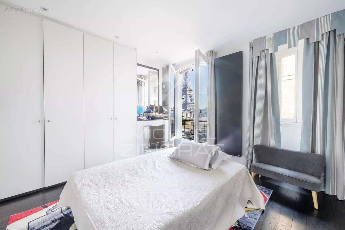 Appartement à PARIS-16E