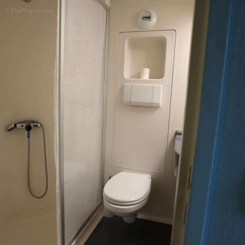 Commerce à VARENNES-VAUZELLES