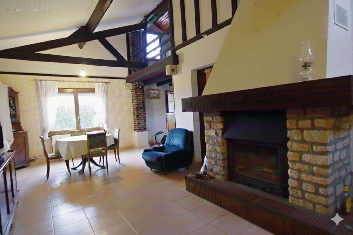 Maison à SAINTE-GENEVIEVE-DES-BOIS