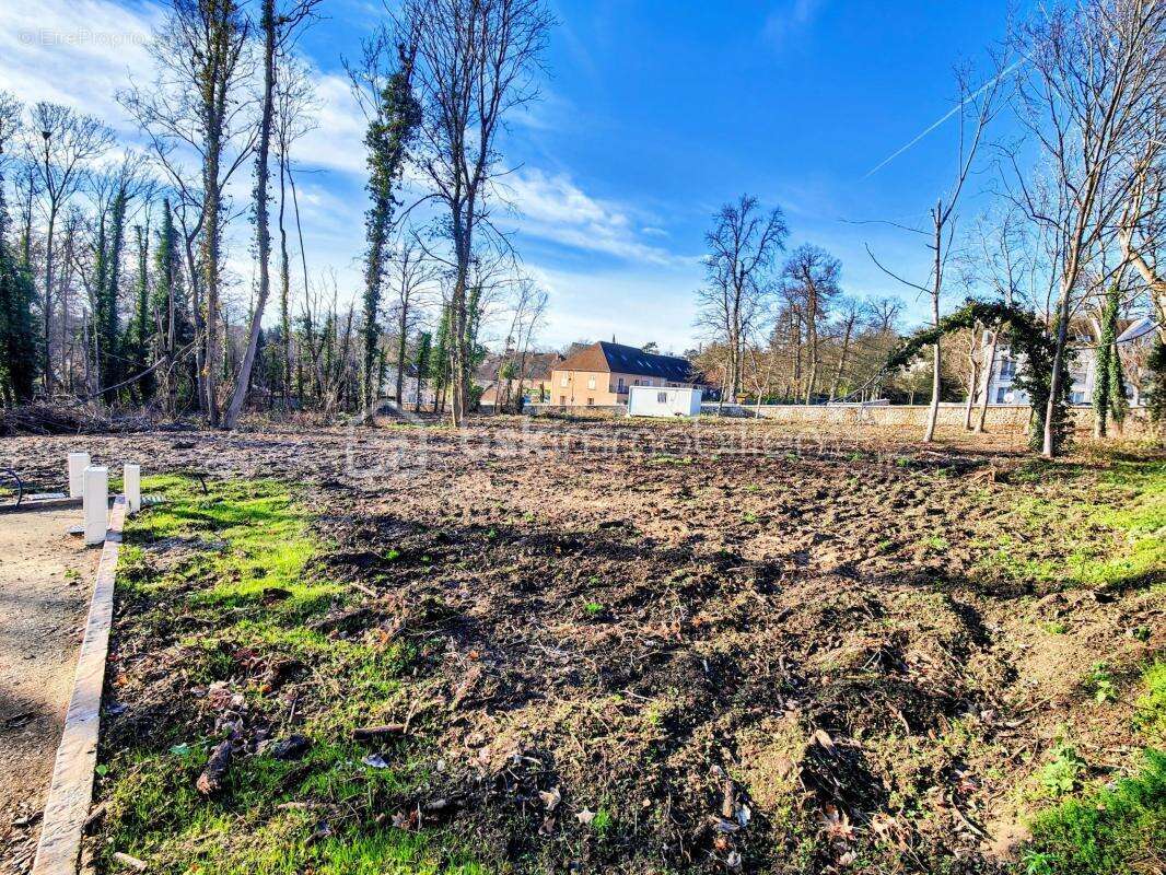 Terrain à MONTFORT-L'AMAURY