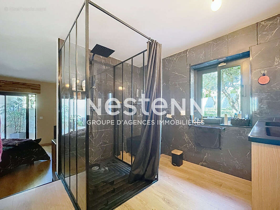 Villa rénovée de 160m2 habitables, 5 pièces, 3 chambres dont 1 de plain-pied, piscine 4x8m, terrain détachable constructible - photo 9