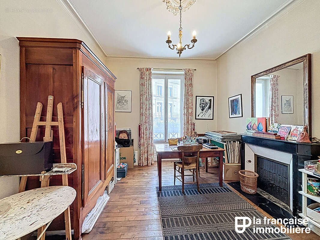 Charmant appartement ancien avec cachet  - 3/4 chambres - Secteur Place Hoche / Faculté de Droit - Stationnement - photo 8