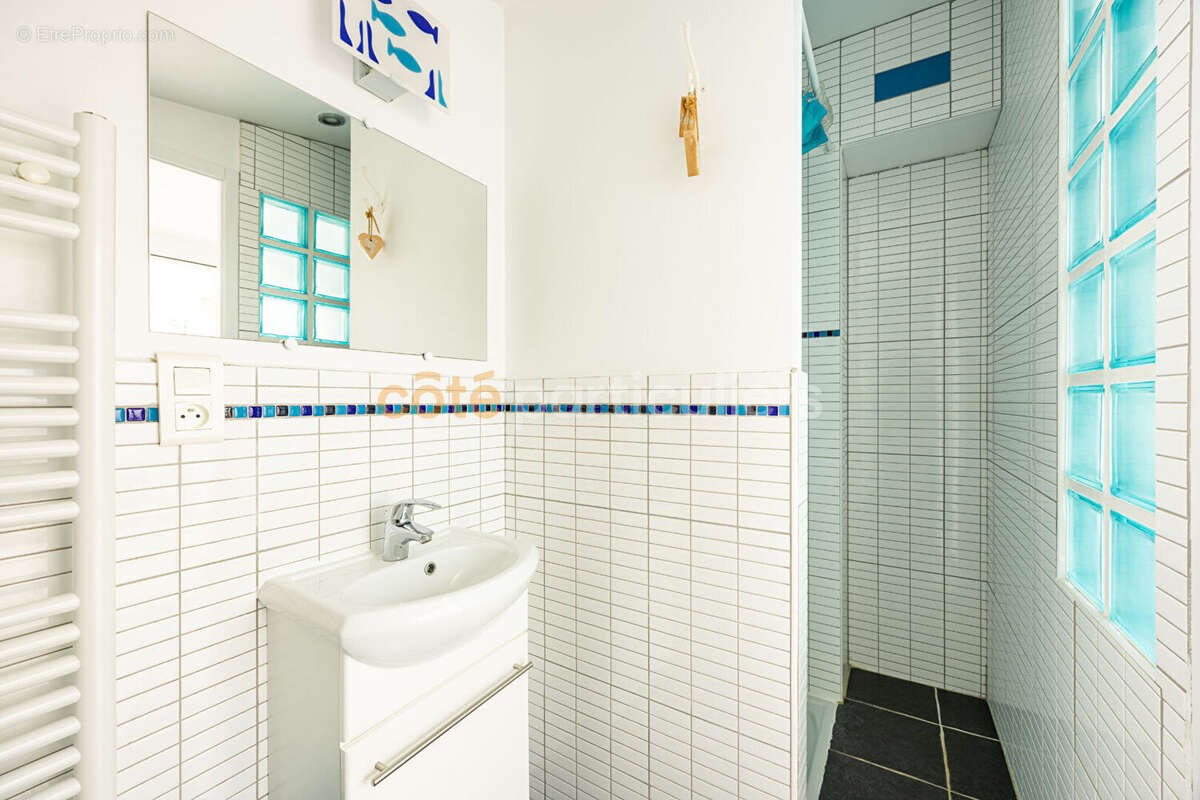 Basse goulaine -- maison familiale 194 m²  -- 5 chambres -- proche centre en impasse -- garage & jardin - photo 16