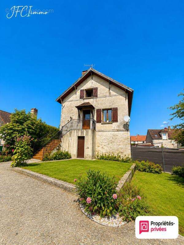 Ensemble Immobilier 12 pièce(s) 215 m2 - photo 7