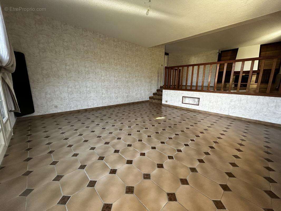 Maison à VARENNES-VAUZELLES