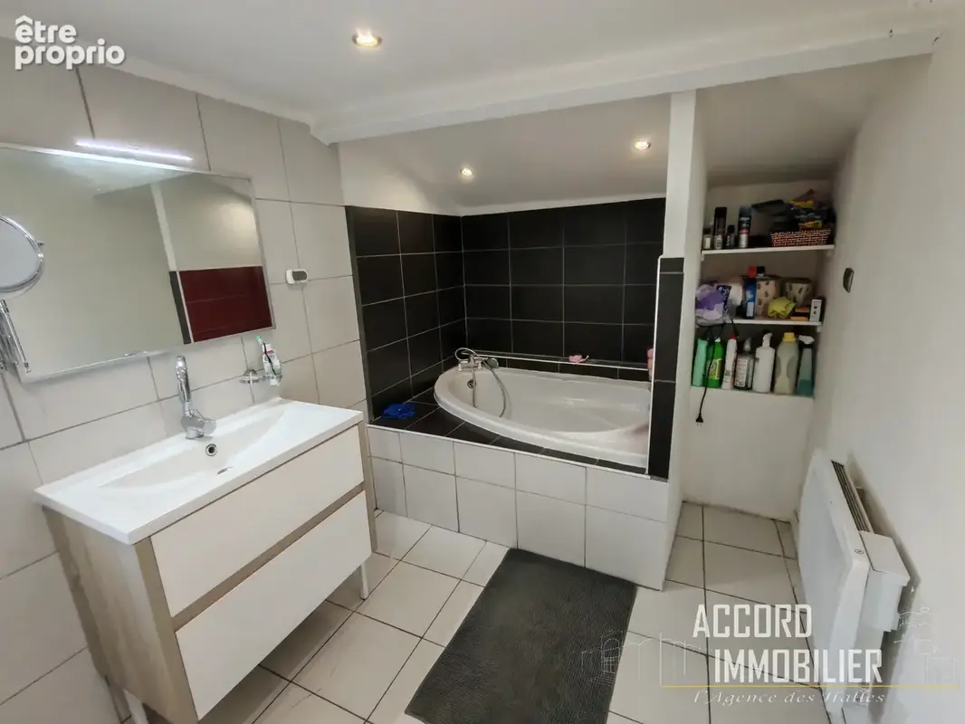 Colombiers ! Maison de village de 154m2 avec terrasse,  garage et studio indépendant - photo 10