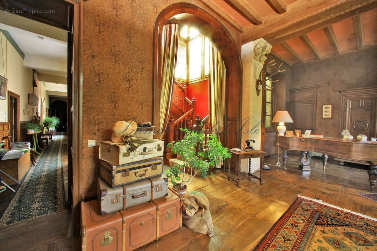 Maison à CHAMPAGNAC-DE-BELAIR