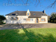 Maison à SAINT-ETIENNE-DU-GUE-DE-L&#039;ISLE