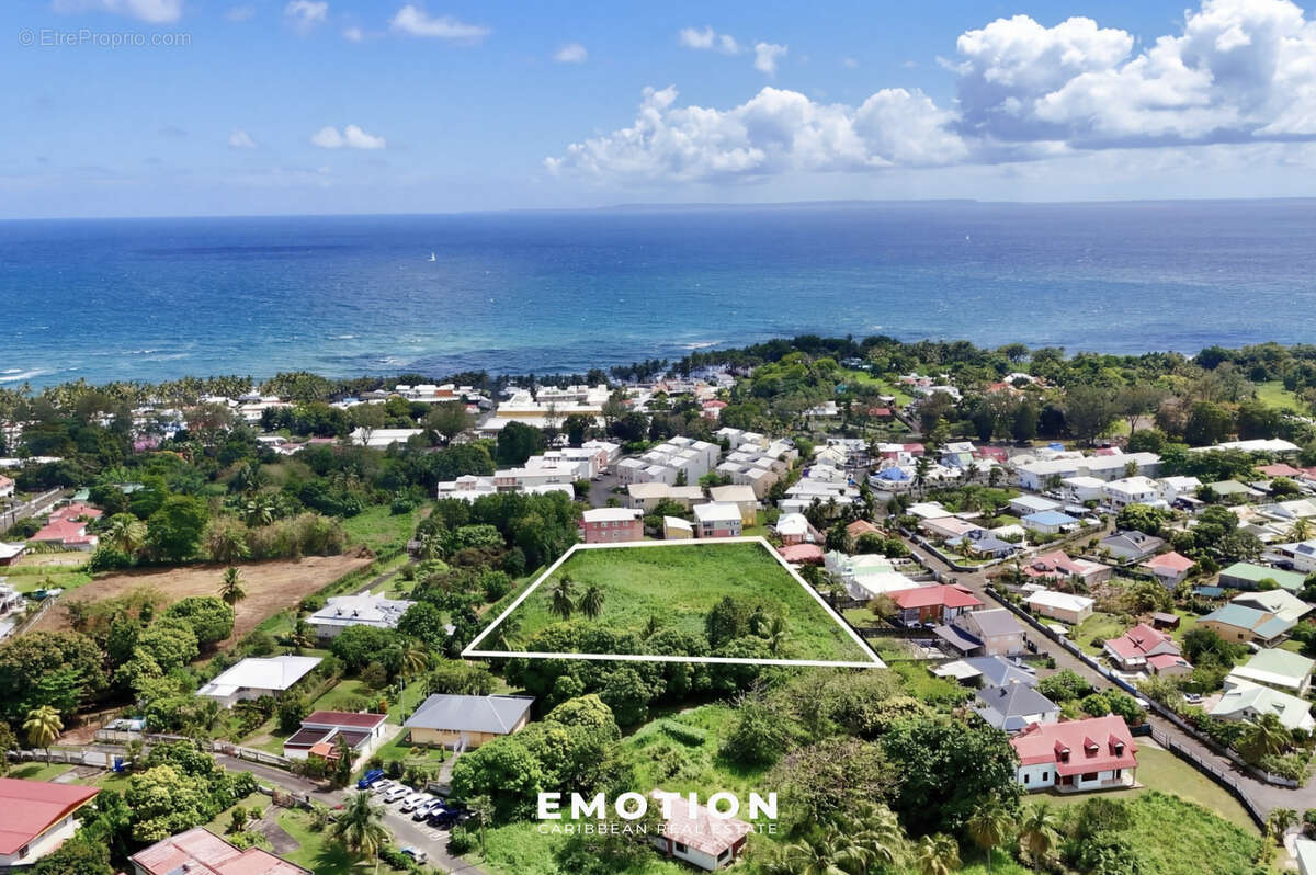 Terrain à CAPESTERRE-BELLE-EAU