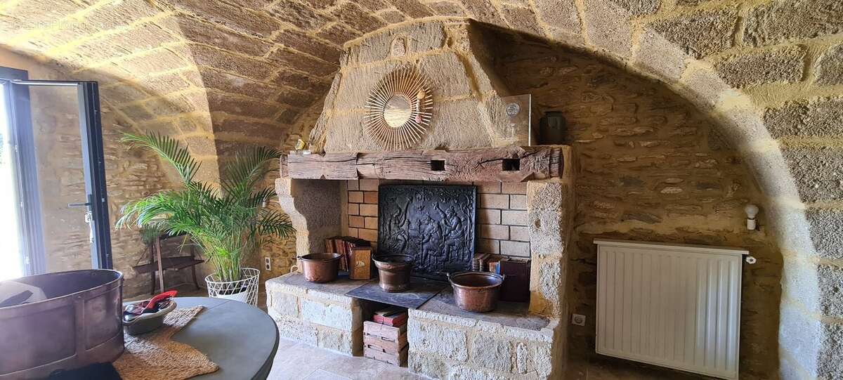 Maison à SAINT-QUENTIN-LA-POTERIE