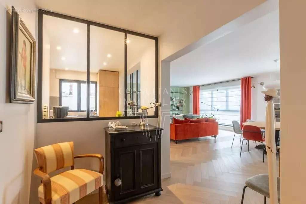 Appartement à PARIS-16E