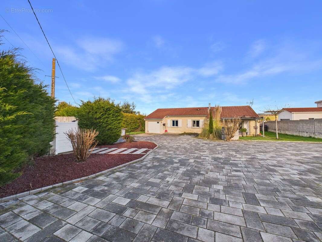 Maison à BAS-EN-BASSET