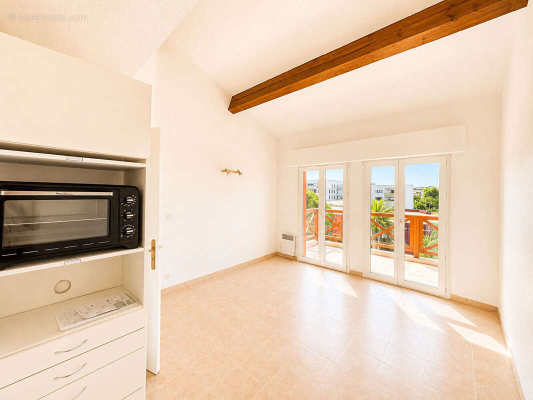 PORT FRÉJUS Duplex avec terrasse, garage et vue dégagée - photo 7