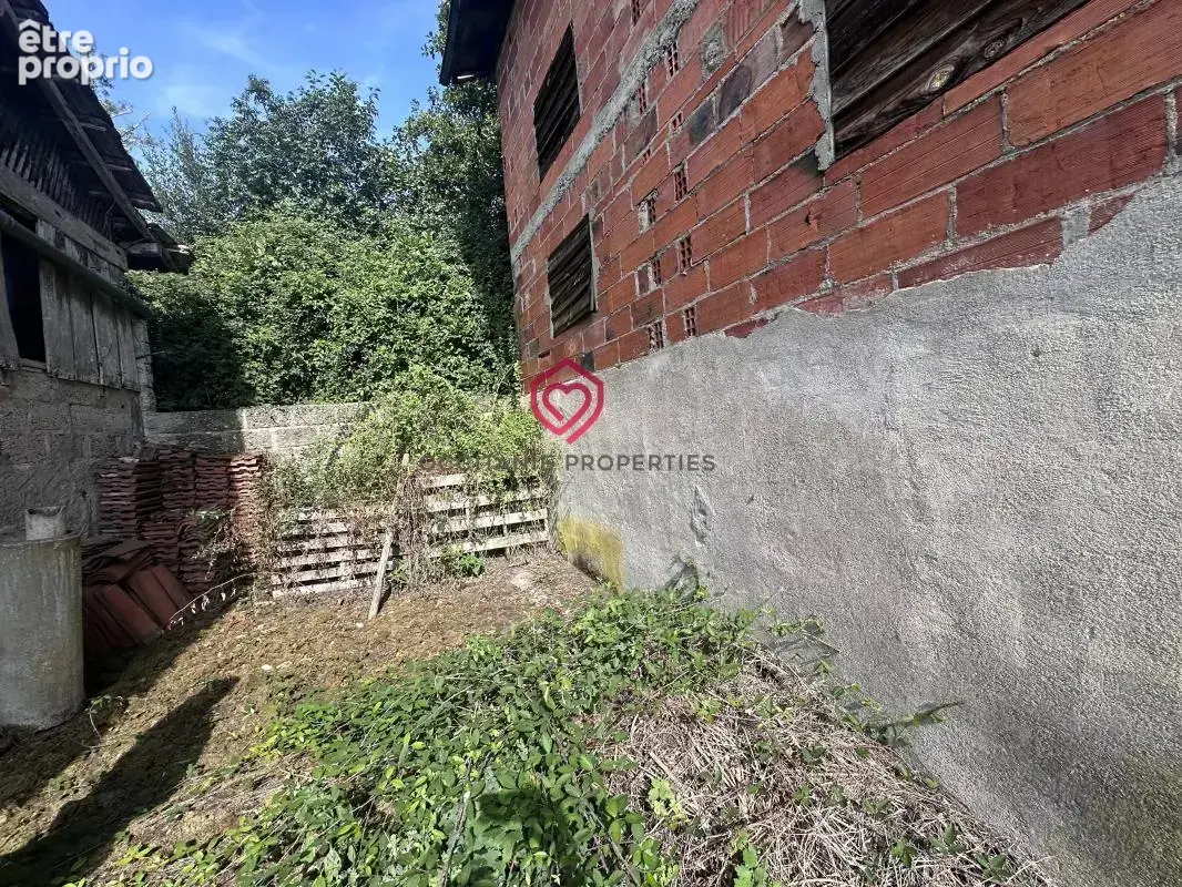 Propriété de caractère à rénover avec dépendances - photo 30