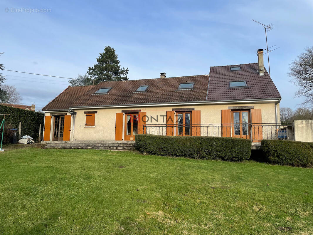 Maison à SAINT-DENIS-LES-REBAIS