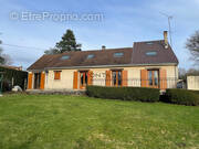 Maison à SAINT-DENIS-LES-REBAIS