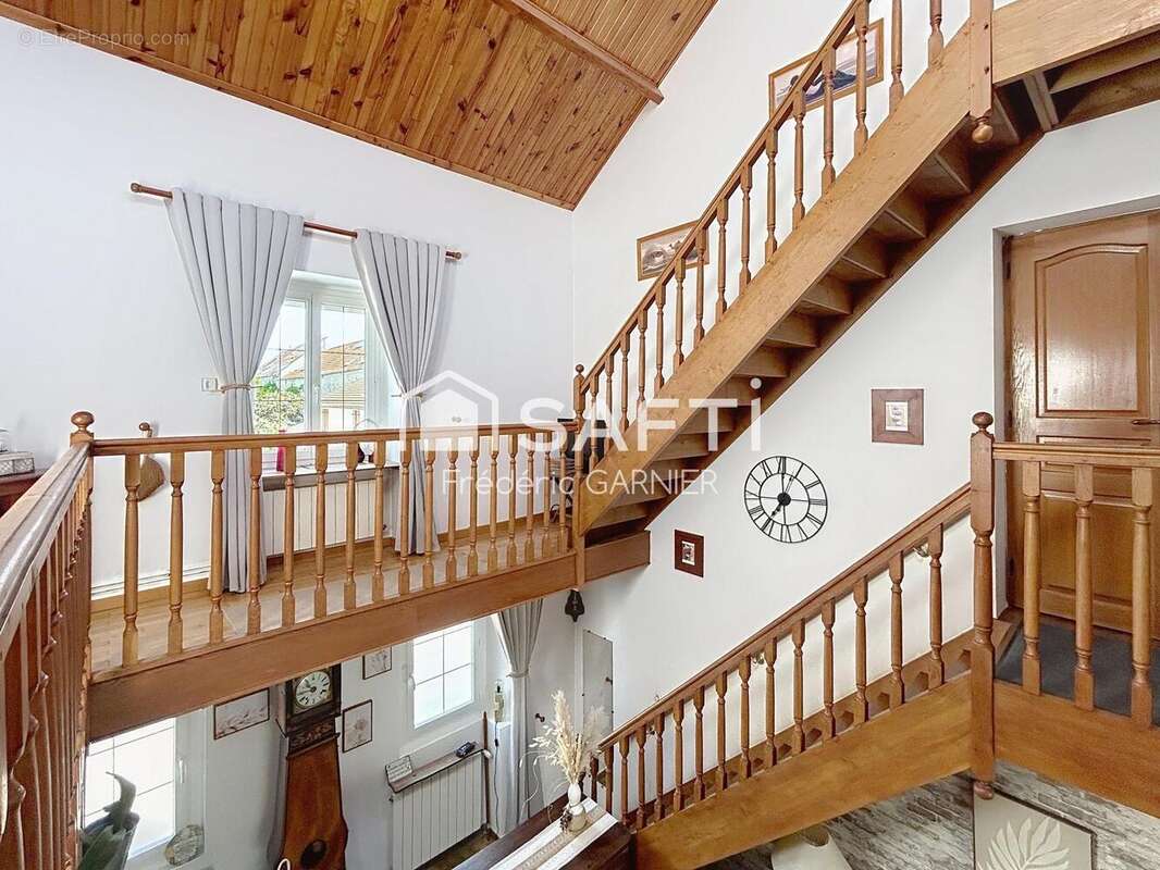 Maison 148 m² à Chevry-Cossigny  - photo 9