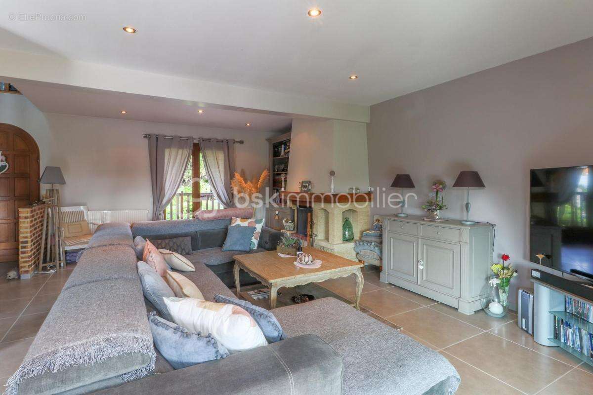 Maison à LA QUEUE-EN-BRIE