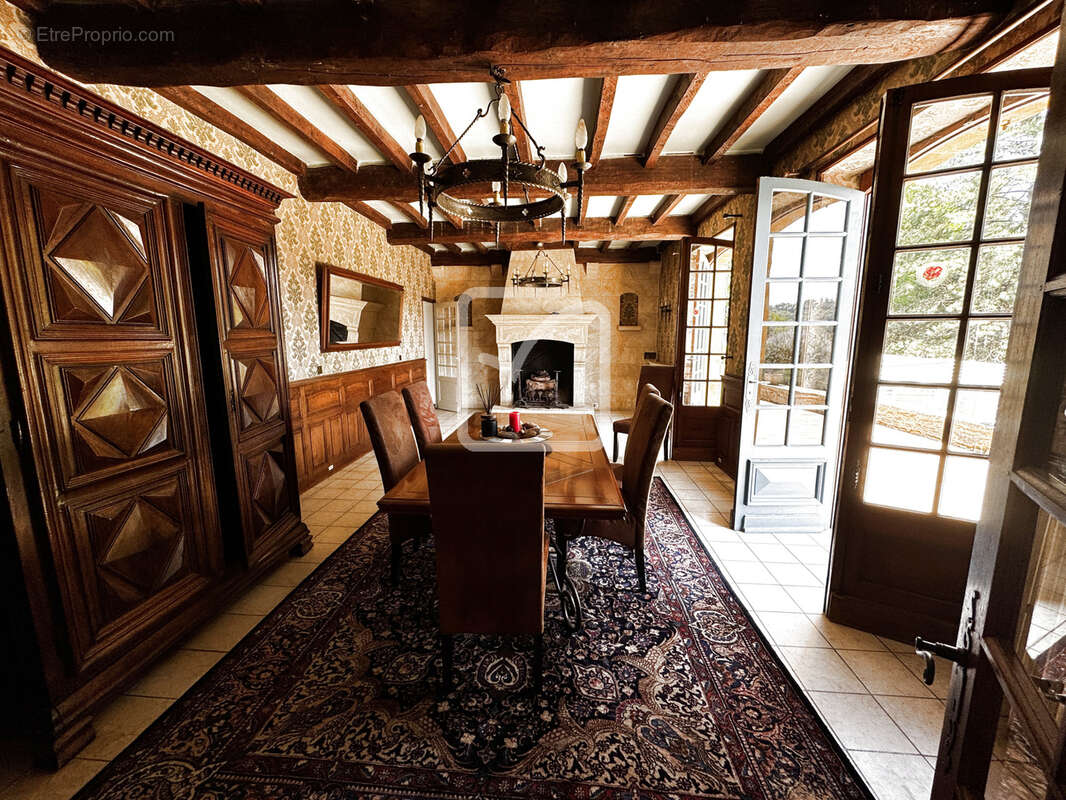 Maison à LA ROQUE-GAGEAC