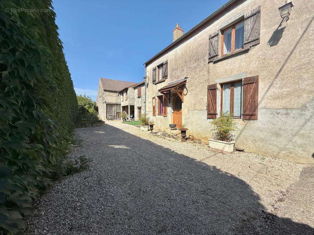 Maison à LONGECOURT-EN-PLAINE