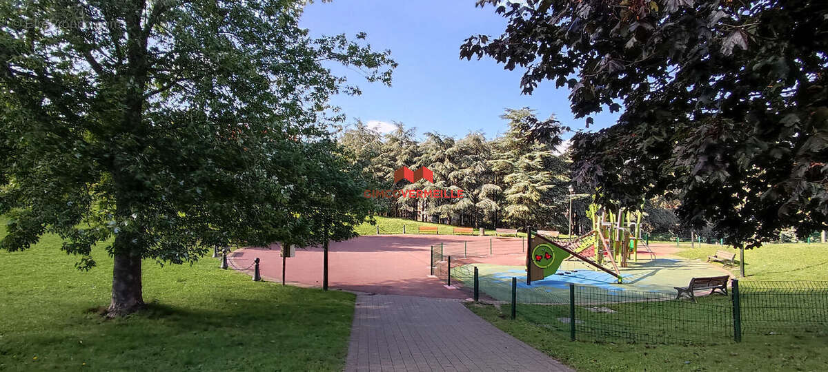 Appartement à LA CELLE-SAINT-CLOUD