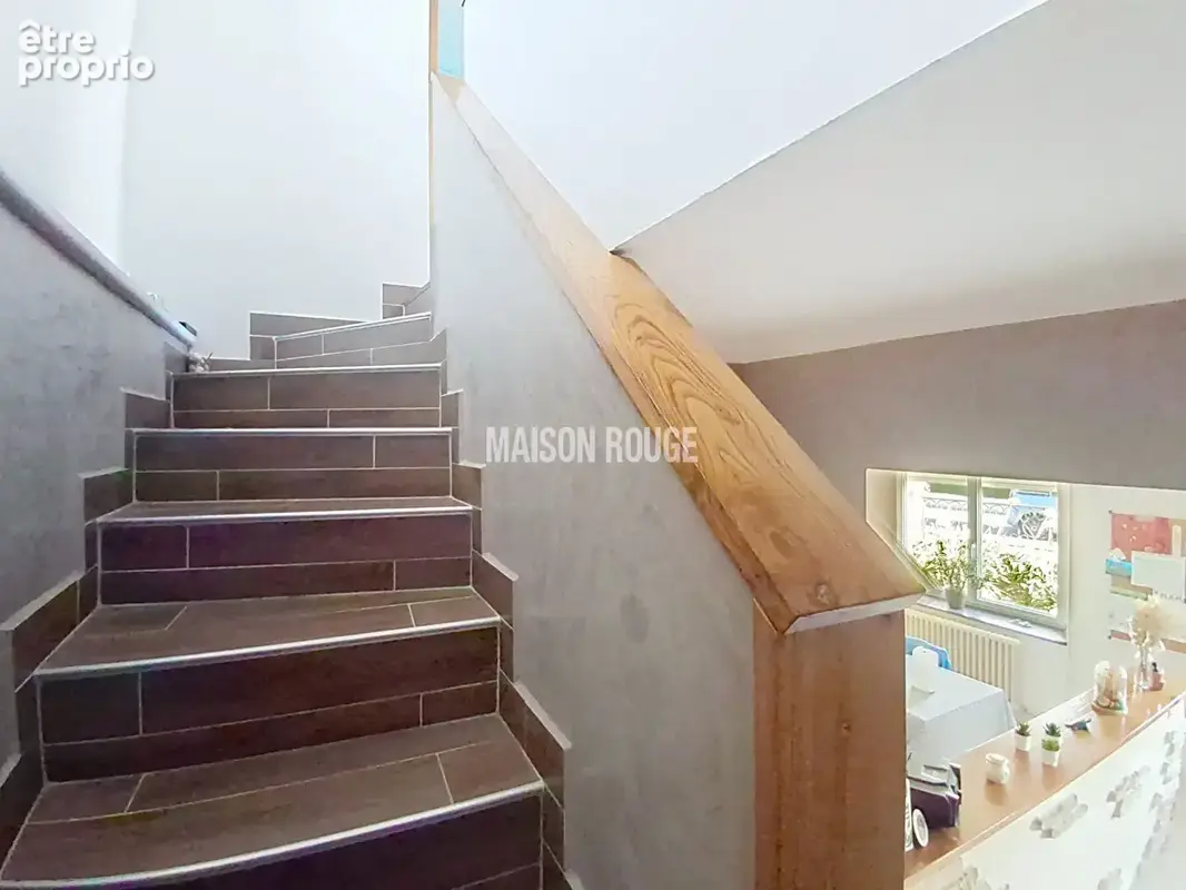 Maison familiale de 5 chambres avec  jardin de 611 m² dans un secteur calme et recherché - PLOUFRAGAN - photo 8