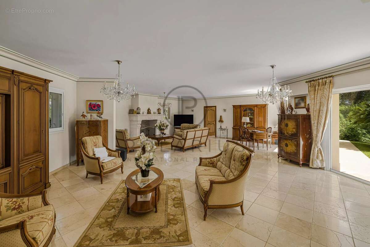 Maison à MOUGINS