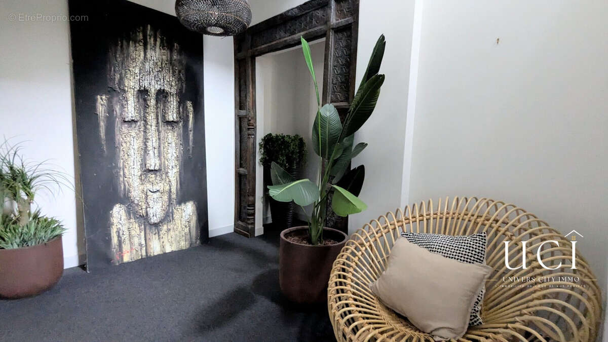 Commerce 284 m² à Saint-Sebastien-Sur-Loire  - photo 3
