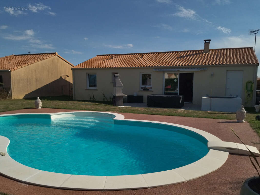 Maison à SAINTE-FLORENCE