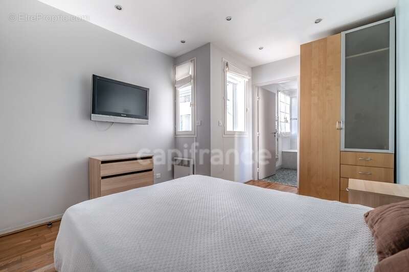 Appartement à PARIS-1E