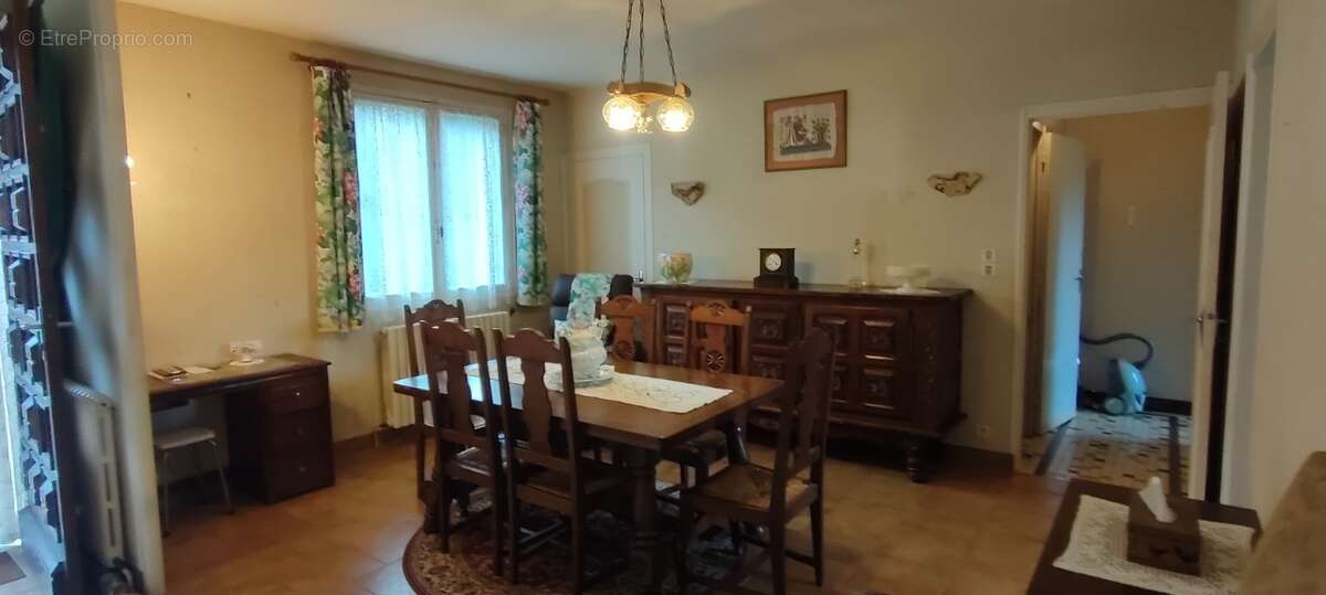 Maison à COUZE-ET-SAINT-FRONT