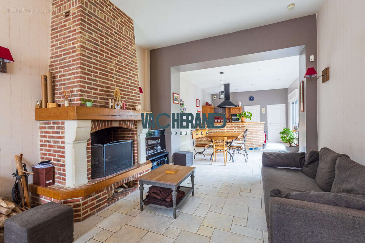 Maison à LA CHAPELLE-D'ARMENTIERES