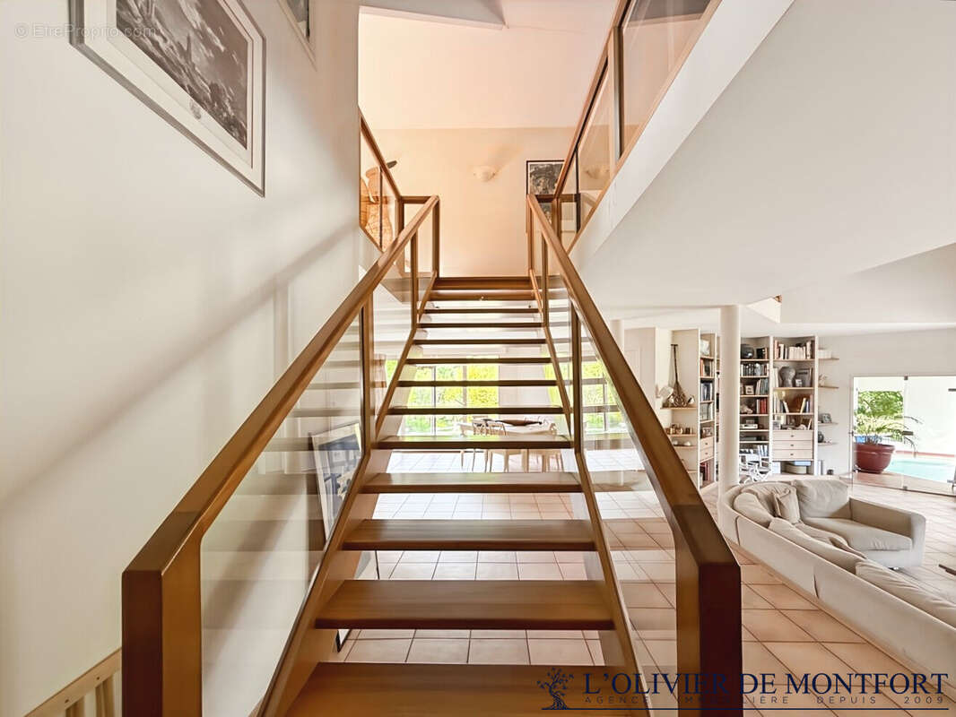 Maison Architecte de 9 pièce(s) 300 m² au sol - photo 3