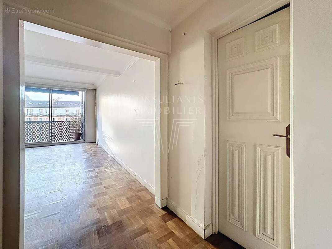 Appartement à PARIS-16E