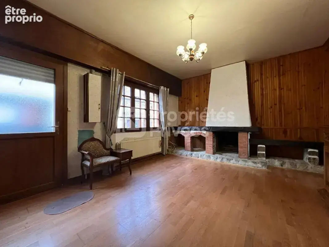 Maison de ville à Bruay-La-Buissière avec jardin, cour et potentiel d'aménagement - photo 2