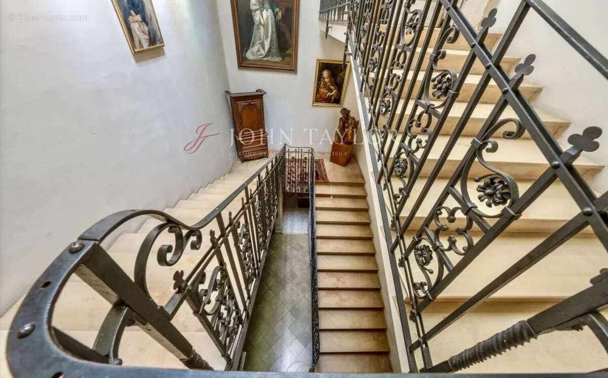 Maison à L'ISLE-SUR-LA-SORGUE