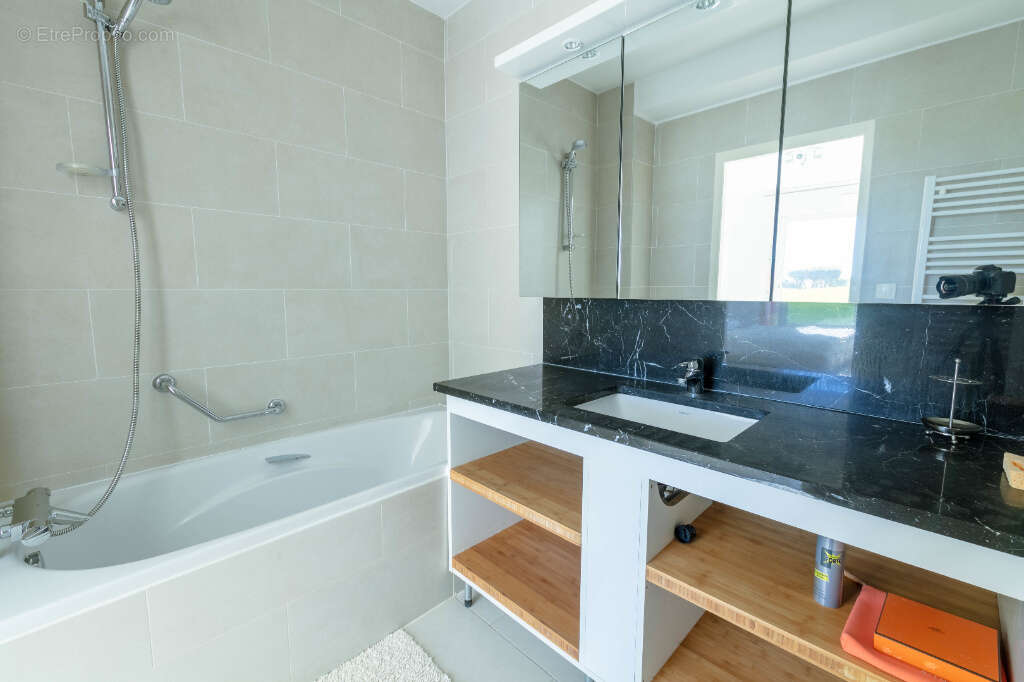 Appartement à LA LONDE-LES-MAURES