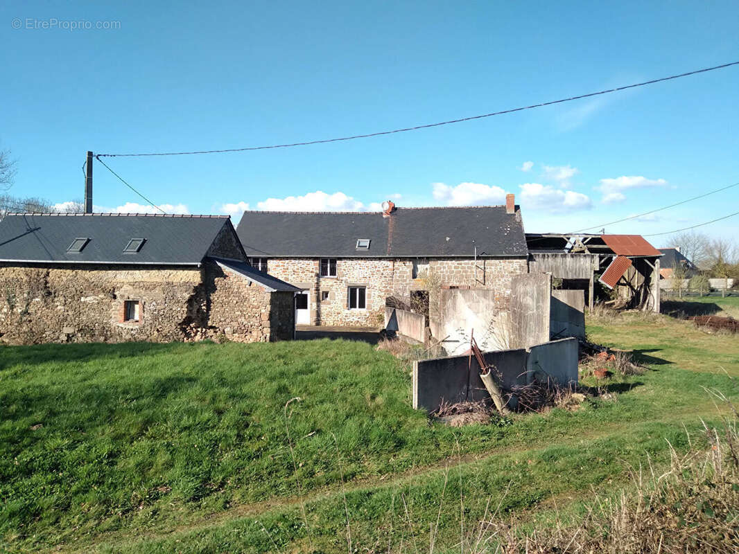 Maison à COMBOURG