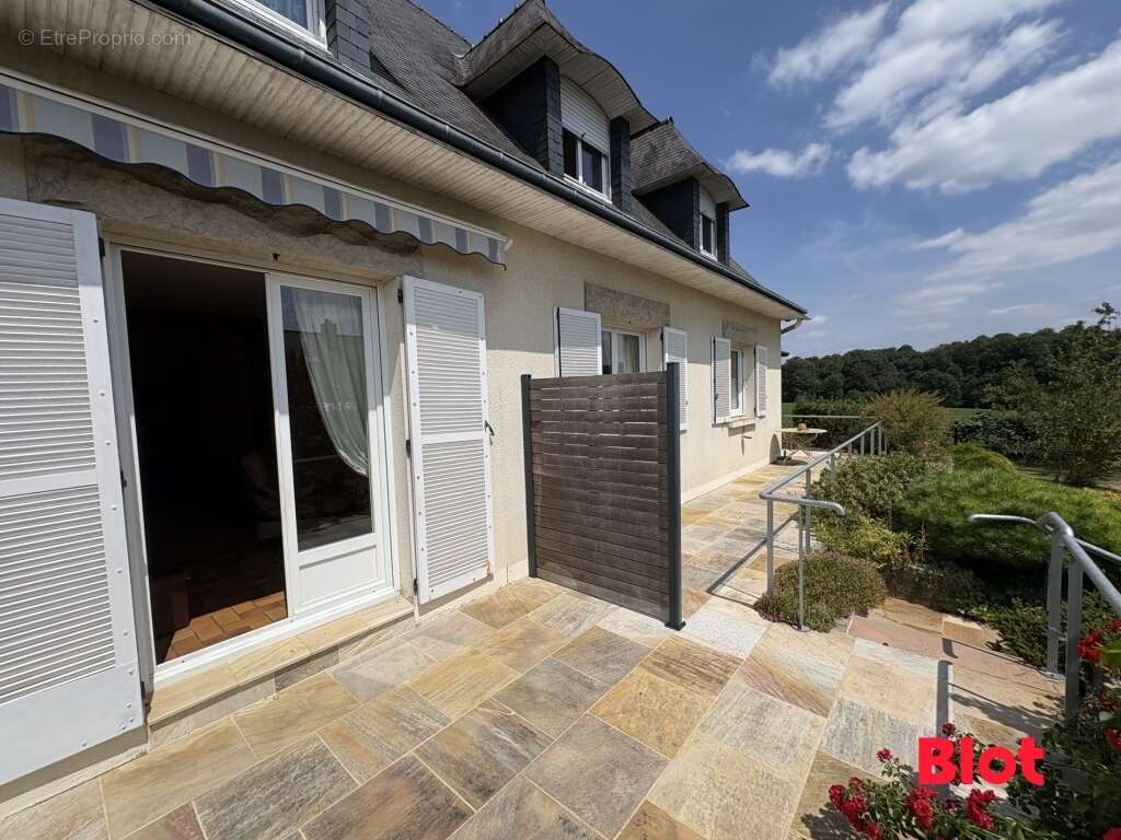 Maison 144 m² à Irodouer  - photo 2