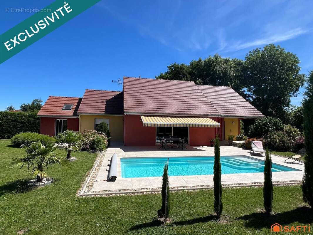 Maison 114 m² à La Chapelle-Saint-Sauveur  - photo 2