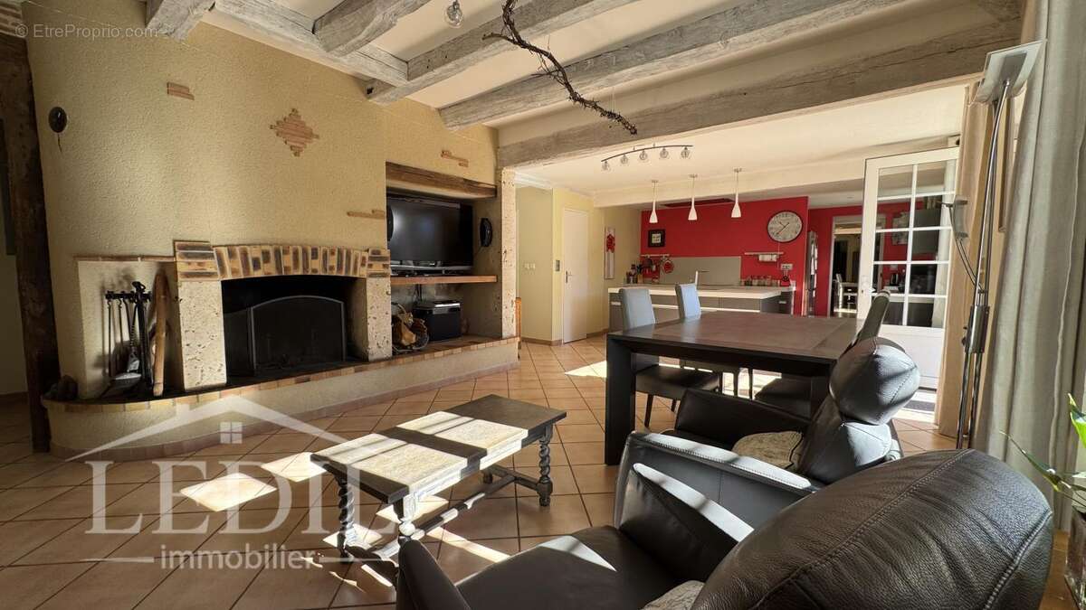 Maison à MONVIEL