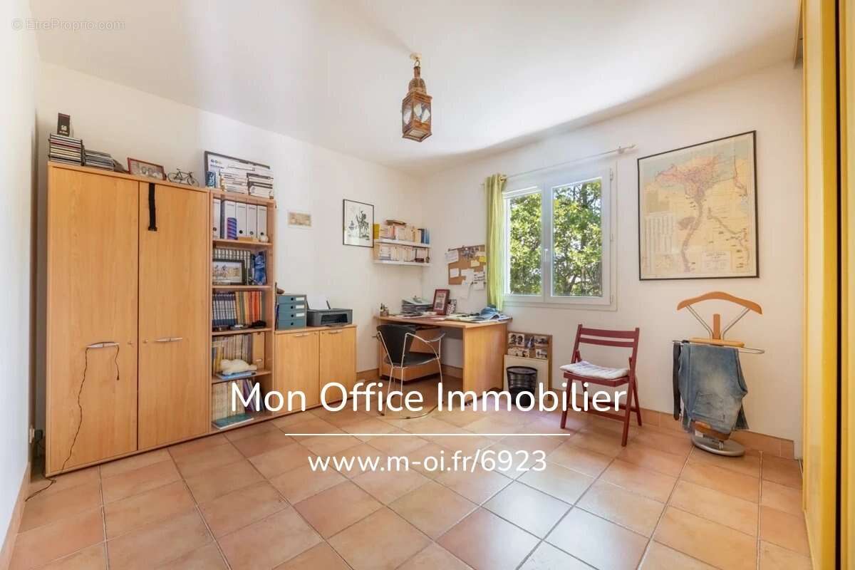 Maison à LE PUY-SAINTE-REPARADE