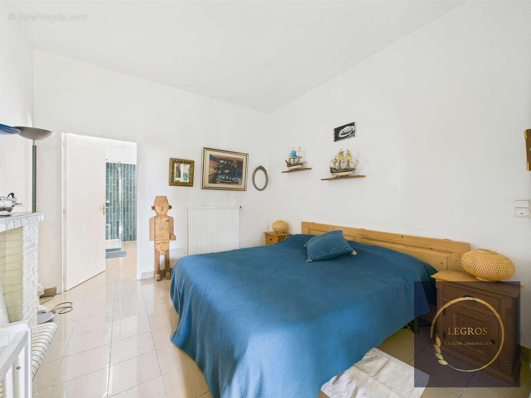 Mas 210m2 Centre ville de Noves - photo 16