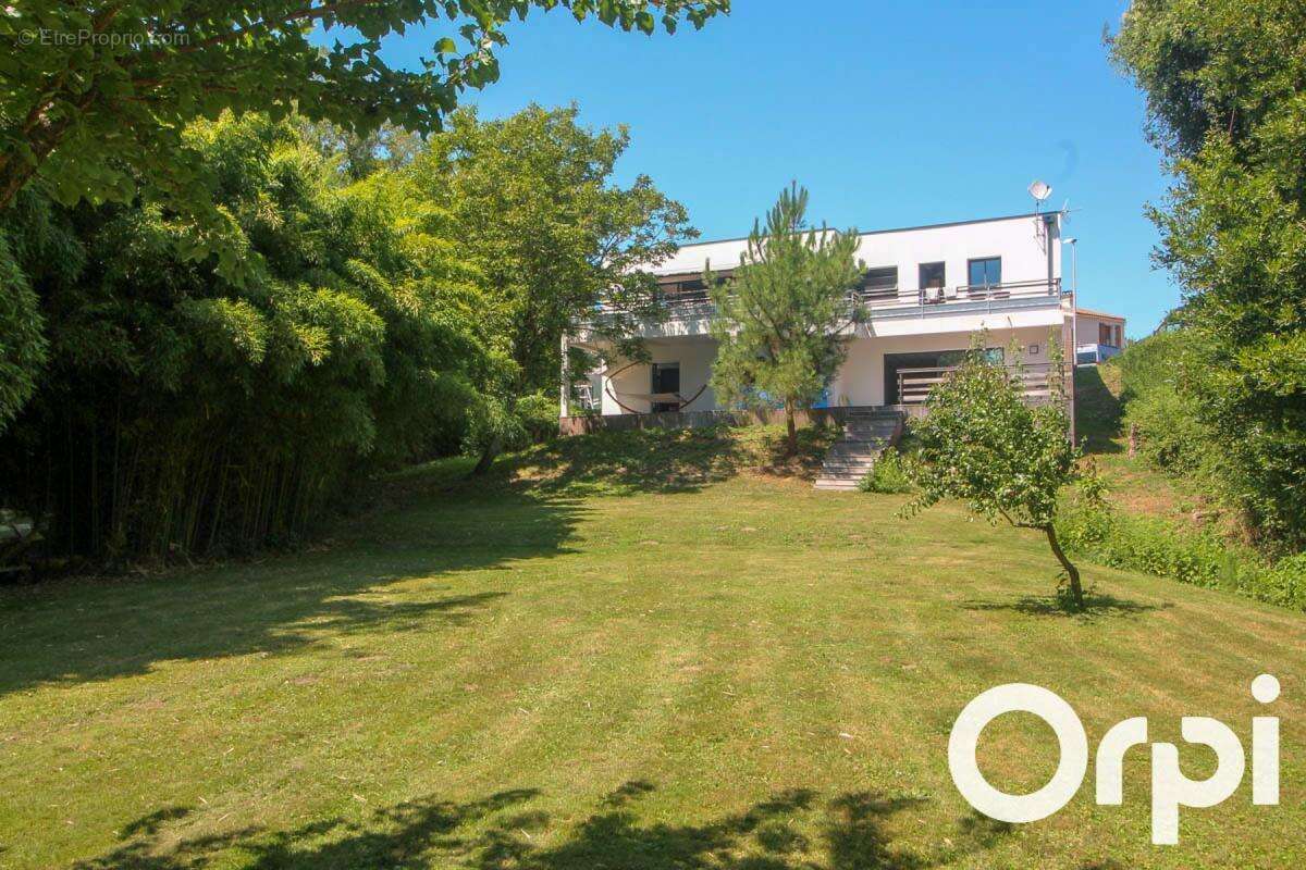 Maison à SAINT-LAURENT-DE-LA-PREE