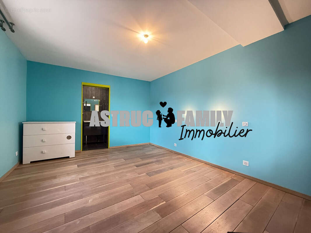 Maison à SAINT-LAURENT-D'AIGOUZE