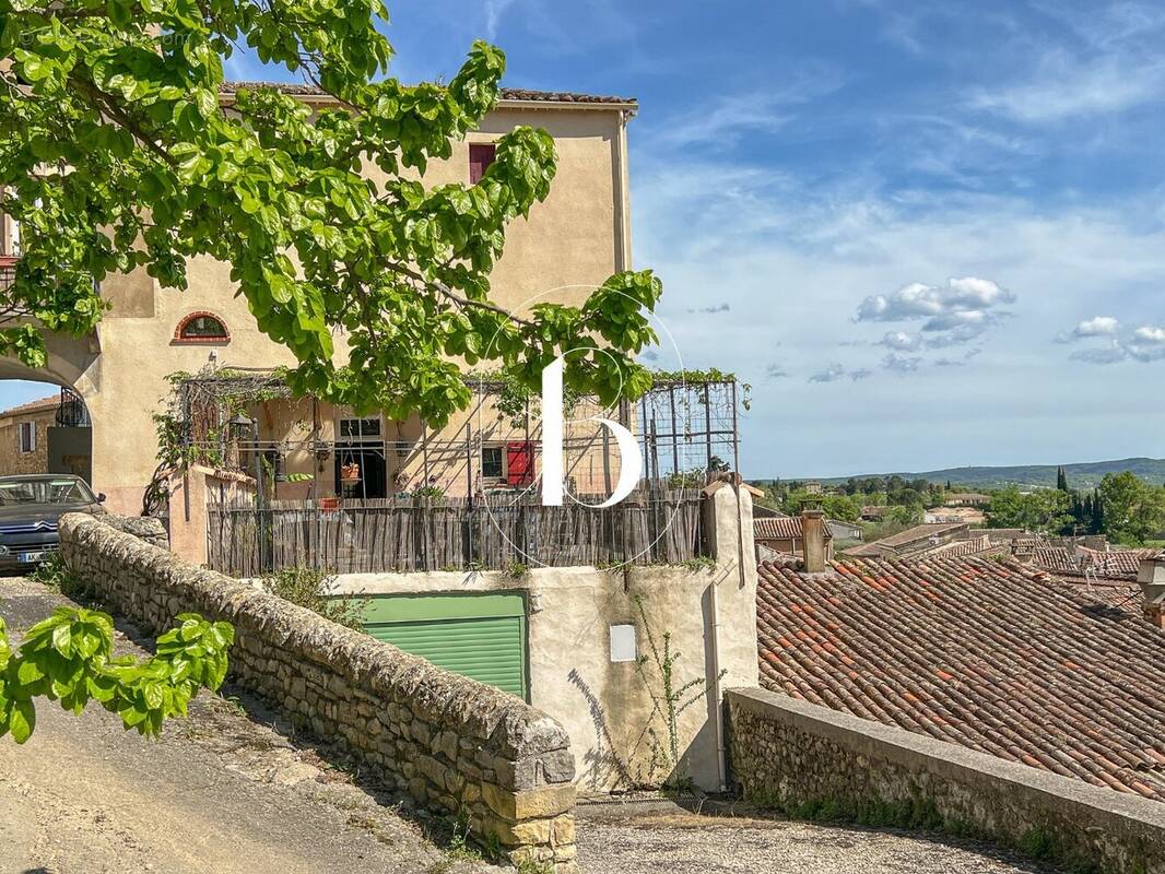 Maison à SAINT-SAUVEUR-DE-CRUZIERES