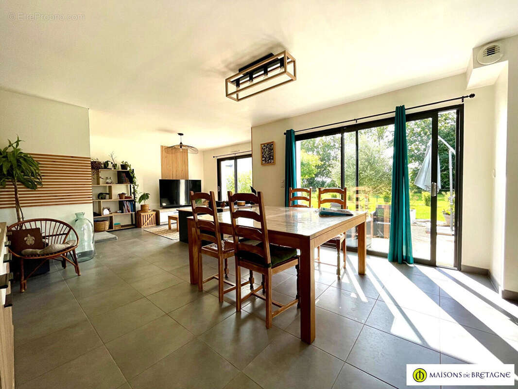 Maison à LE TREVOUX